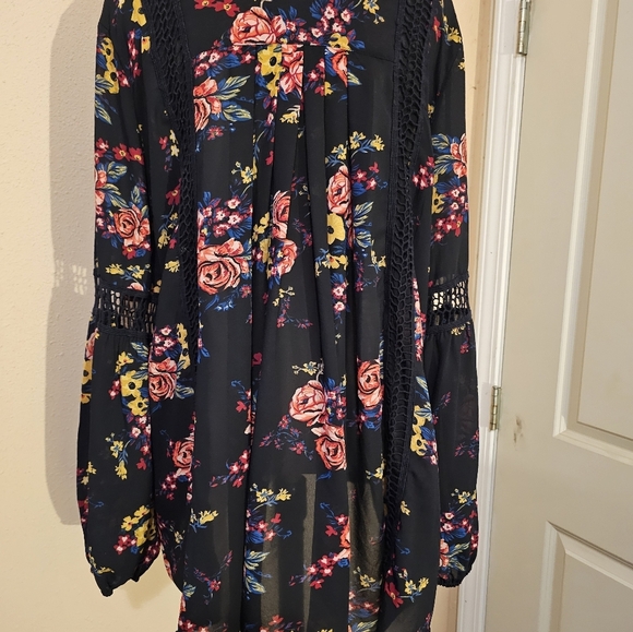 Signature Studio Black Top with Red and Yellow Floral Pattern - Picture 5 of 5